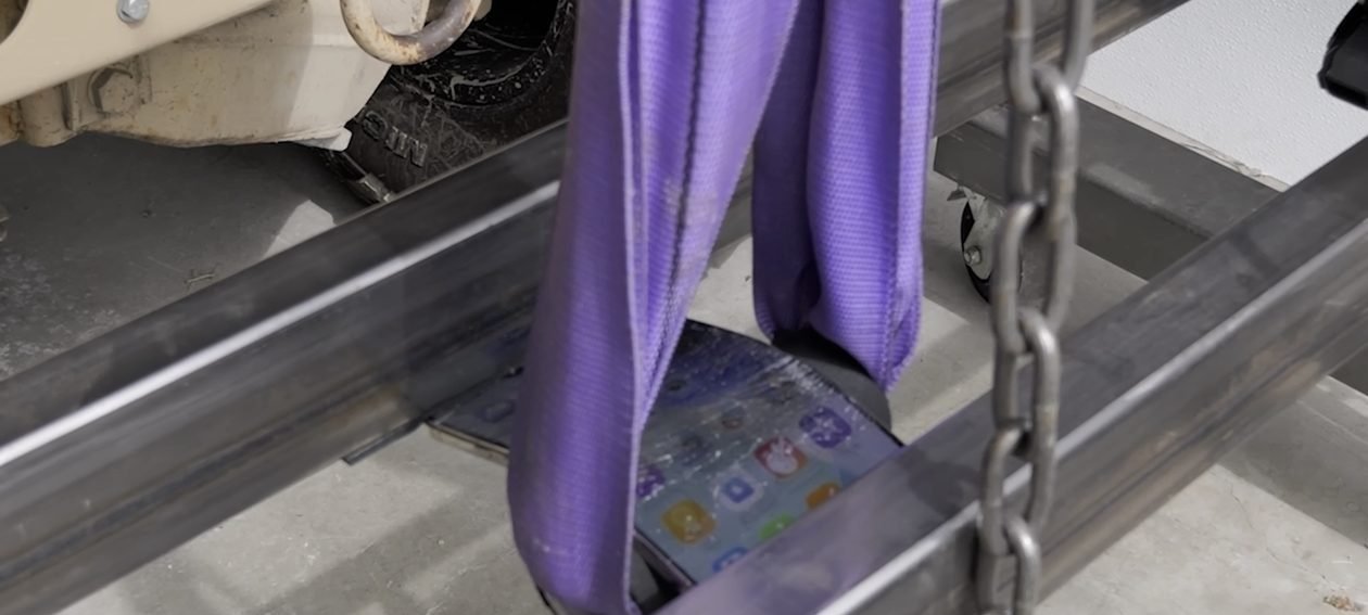 iPhone Air vence entortamento; iPhone 17 Pro risca bordas - Imagem do artigo original