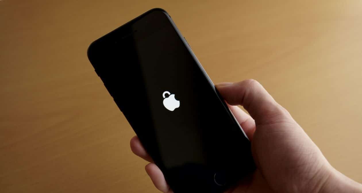 Apple avisa desenvolvedor ex-Trenchant sobre tentativa de espionagem em iPhone - Imagem do artigo