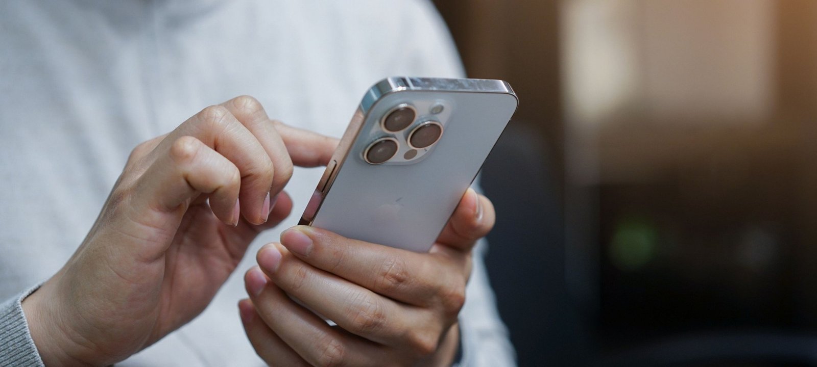 Apple avalia capas sensíveis ao toque para iPhones Pro, indicam patente de 2024 e rumores chineses - Imagem do artigo