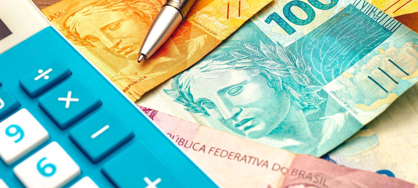 13º salário: guia detalhado para calcular cada parcela, prazos e descontos obrigatórios - Imagem do artigo