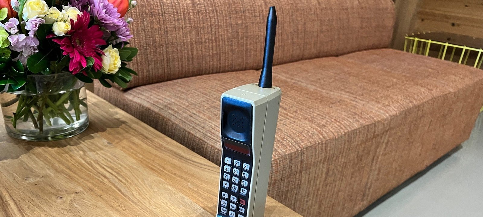 DynaTAC 8000X: a história do primeiro celular portátil da Motorola que pesava 790 g - Imagem do artigo