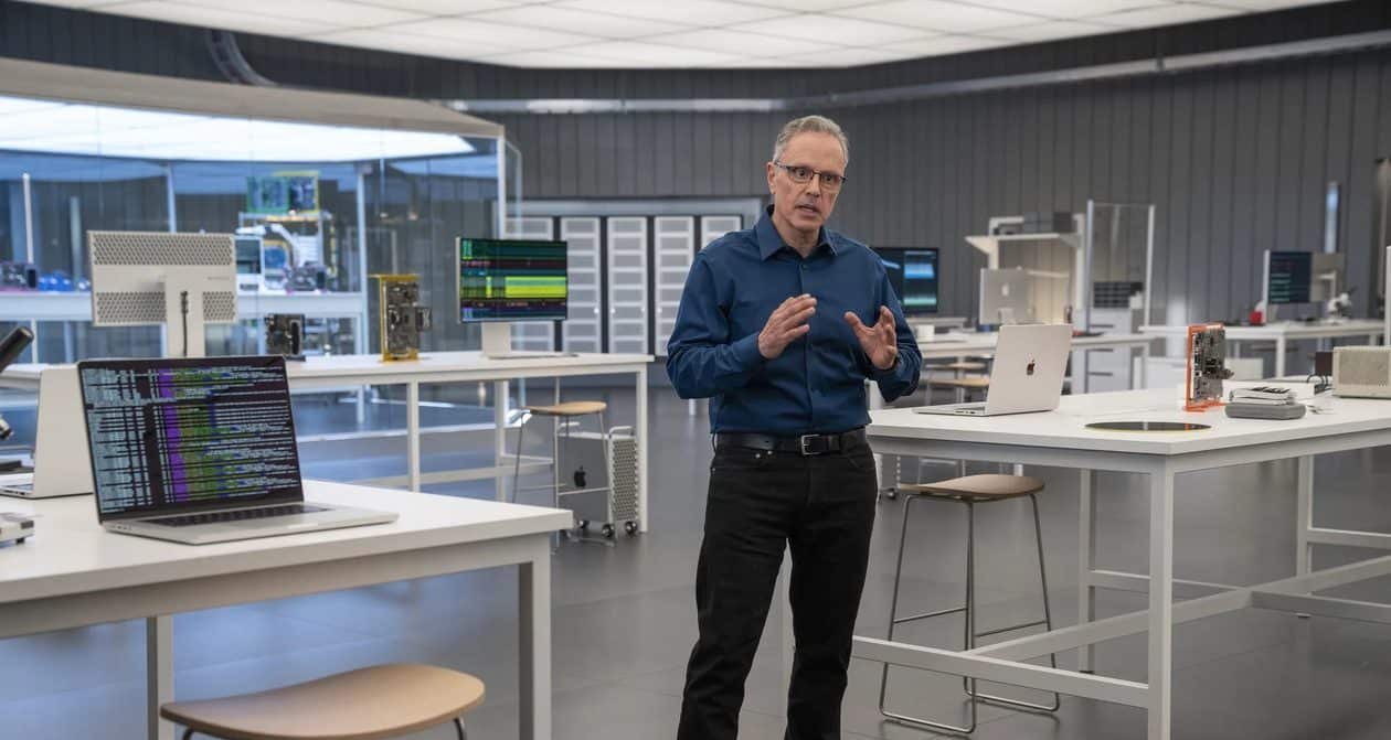 Possível saída de Johny Srouji acende alerta na liderança da Apple - Imagem do artigo