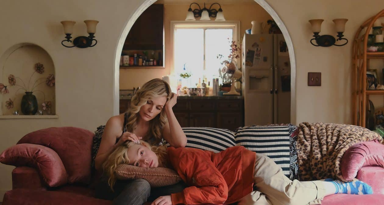 Apple TV revela imagens inéditas e agenda completa de “Margo e a Falta de Dinheiro”, série com Elle Fanning e Michelle Pfeiffer - Imagem do artigo