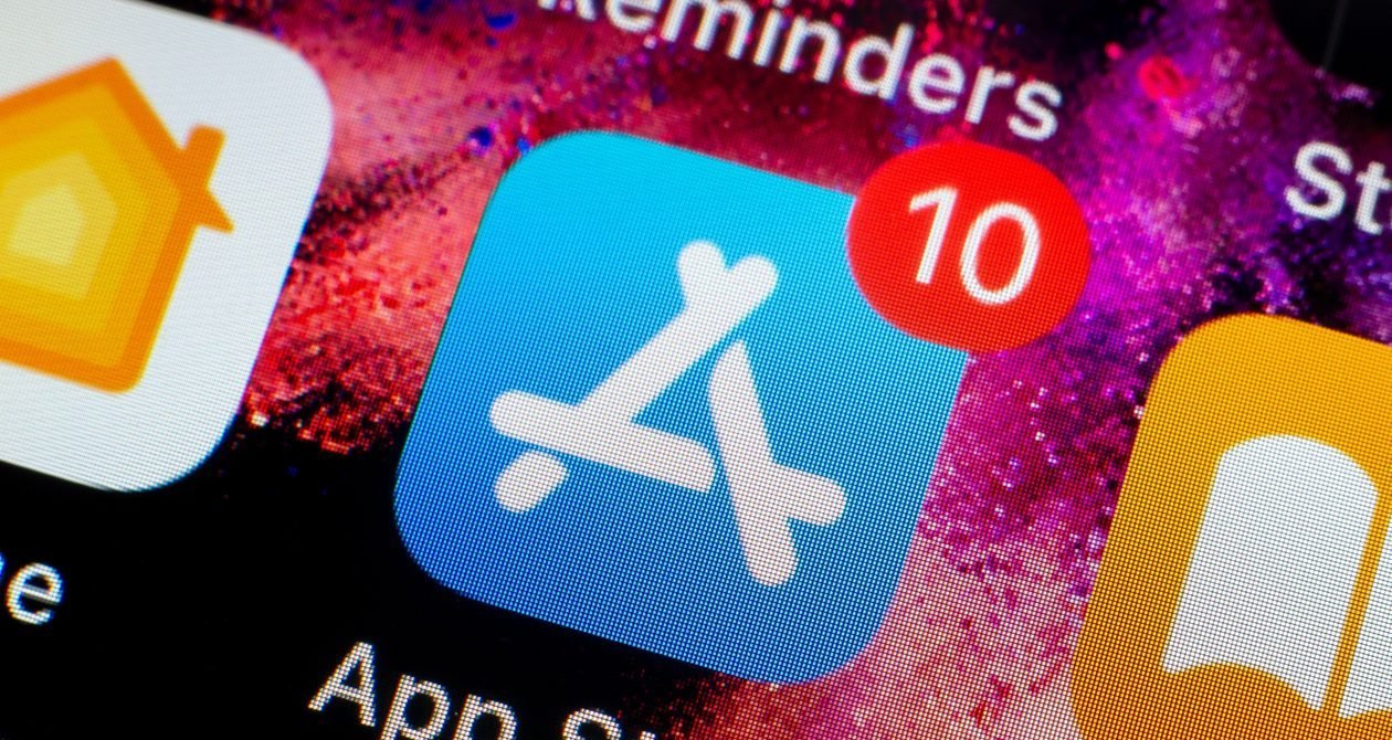 Tribunal de Apelações devolve à Apple direito de cobrar taxa sobre compras via links externos, mas mantém restrições em disputa com a Epic Games - Imagem do artigo