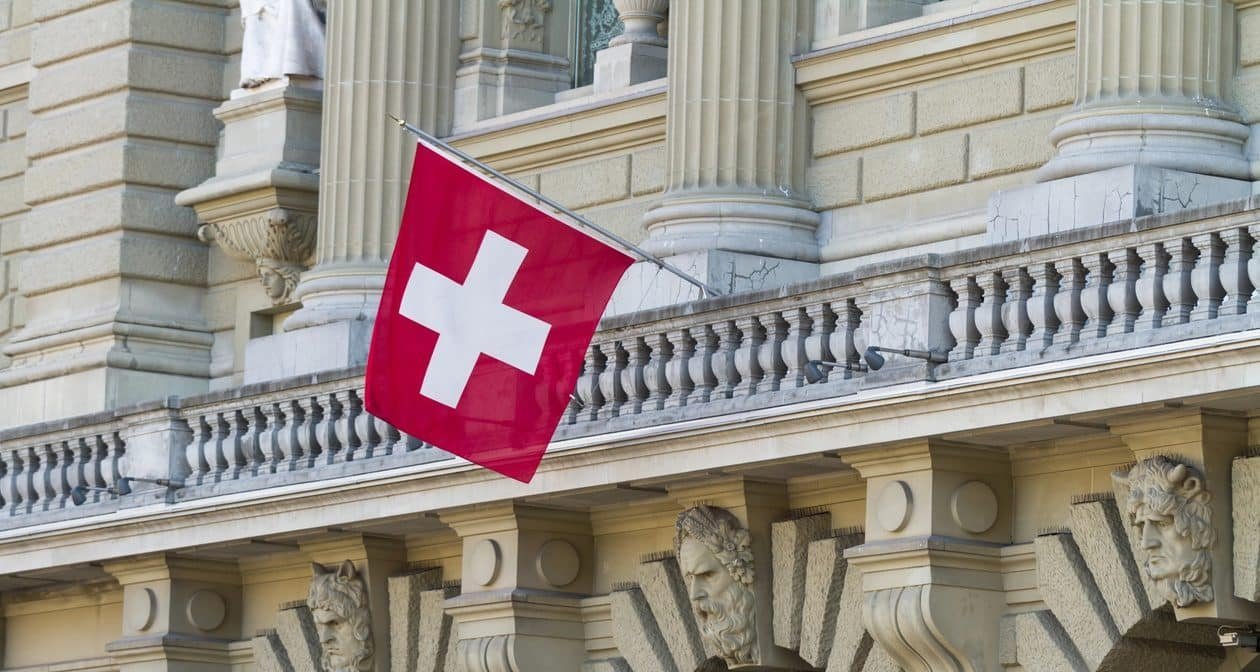 Suíça inicia investigação preliminar sobre condições de acesso ao chip NFC do iPhone por empresas terceiras - Imagem do artigo