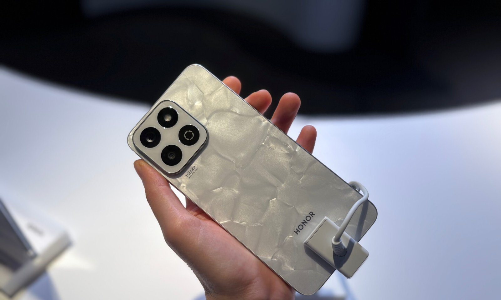 Alta nos preços de memória ameaça celulares de entrada e encarece aparelhos chineses até 2026 - Imagem do artigo