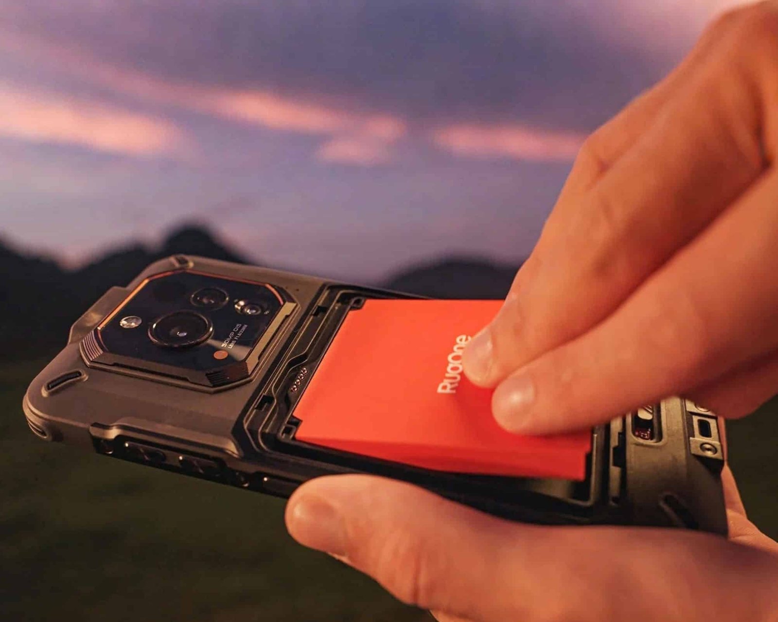 Smartphone Xever 7 Pro troca bateria sem desligar e encara condições extremas - Imagem do artigo