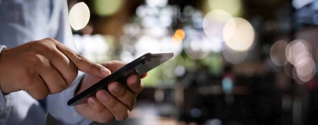 Guia completo para redefinir os comandos do VoiceOver no iPhone e no iPad - Imagem do artigo