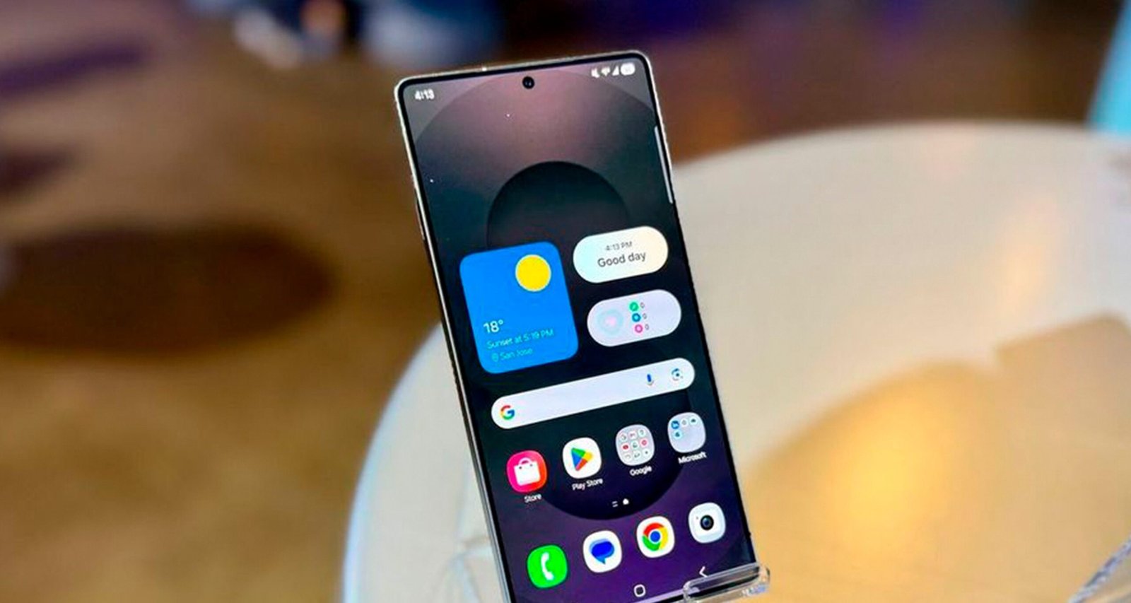 6 celulares com telas de alto brilho para usar o smartphone sob sol forte - Imagem do artigo