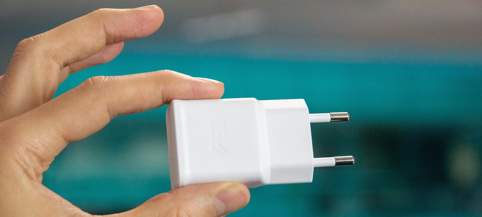 Carregador barato de celular: riscos ocultos, selos de segurança e critérios para uma compra segura - Imagem do artigo