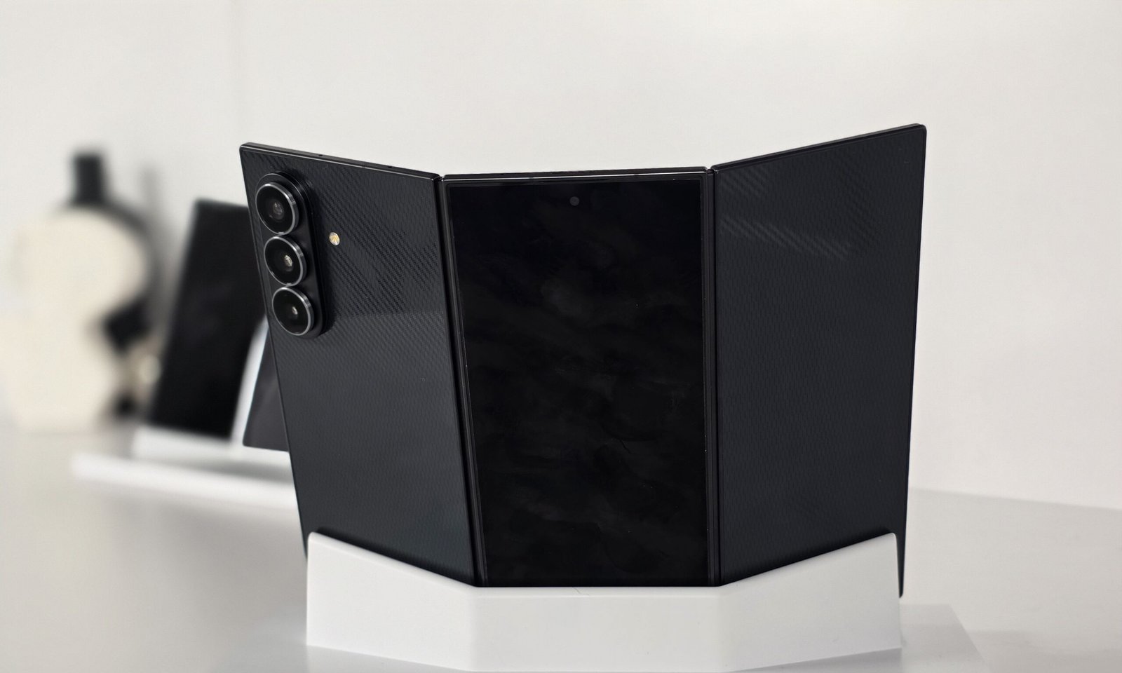 Samsung Galaxy Z Trifold inaugura a era dos dobráveis com três telas e tela expansível de 10 polegadas - Imagem do artigo