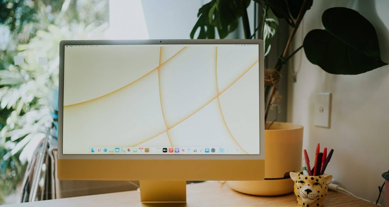 Apple pode adotar telas OLED em cinco linhas de produtos entre 2024 e 2028, aponta cronograma - Imagem do artigo