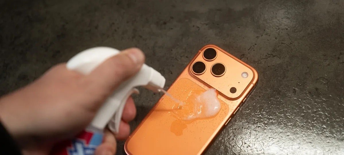Teste revela se produtos de limpeza domésticos desbotam a cor laranja-cósmico do iPhone 17 Pro - Imagem do artigo