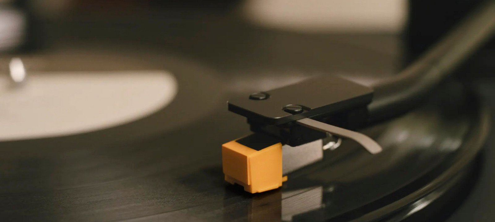 Sony relança linha de toca-discos e introduz modelos PS-LX3BT e PS-LX5BT com Bluetooth e reprodução automática - Imagem do artigo