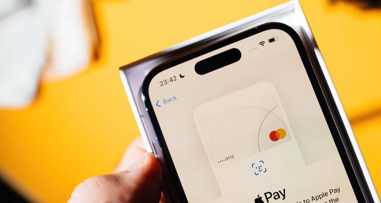 Apple é acionada na Justiça do Reino Unido por suposta prática anticompetitiva ligada ao Apple Pay - Imagem do artigo