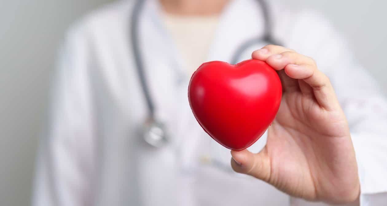 Como acessar a Ficha Médica pelo app Ajustes no iPhone e no Apple Watch - Imagem do artigo