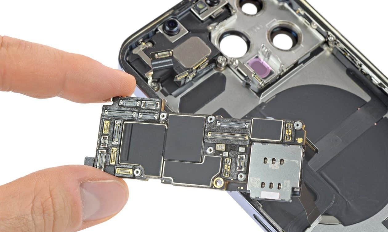 Escassez prolongada de chips de memória pressiona custos e margens da Apple, alerta Tim Cook - Imagem do artigo