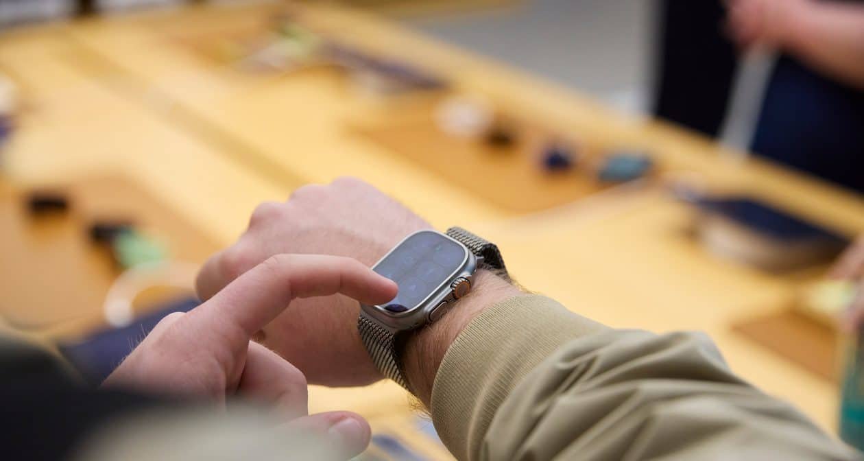 Apple disponibiliza watchOS 11.6.2 para corrigir falha em ligações de emergência na Austrália - Imagem do artigo