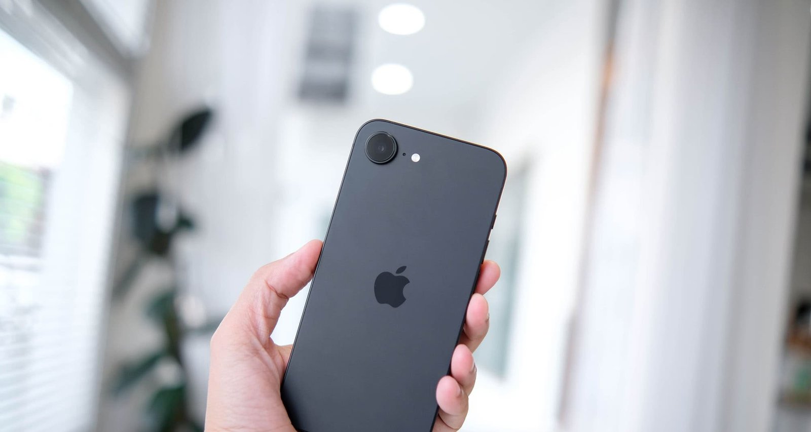 iPhone 17e desponta para anúncio em fevereiro com atualização de MagSafe e ciclo semestral consolidado - Imagem do artigo