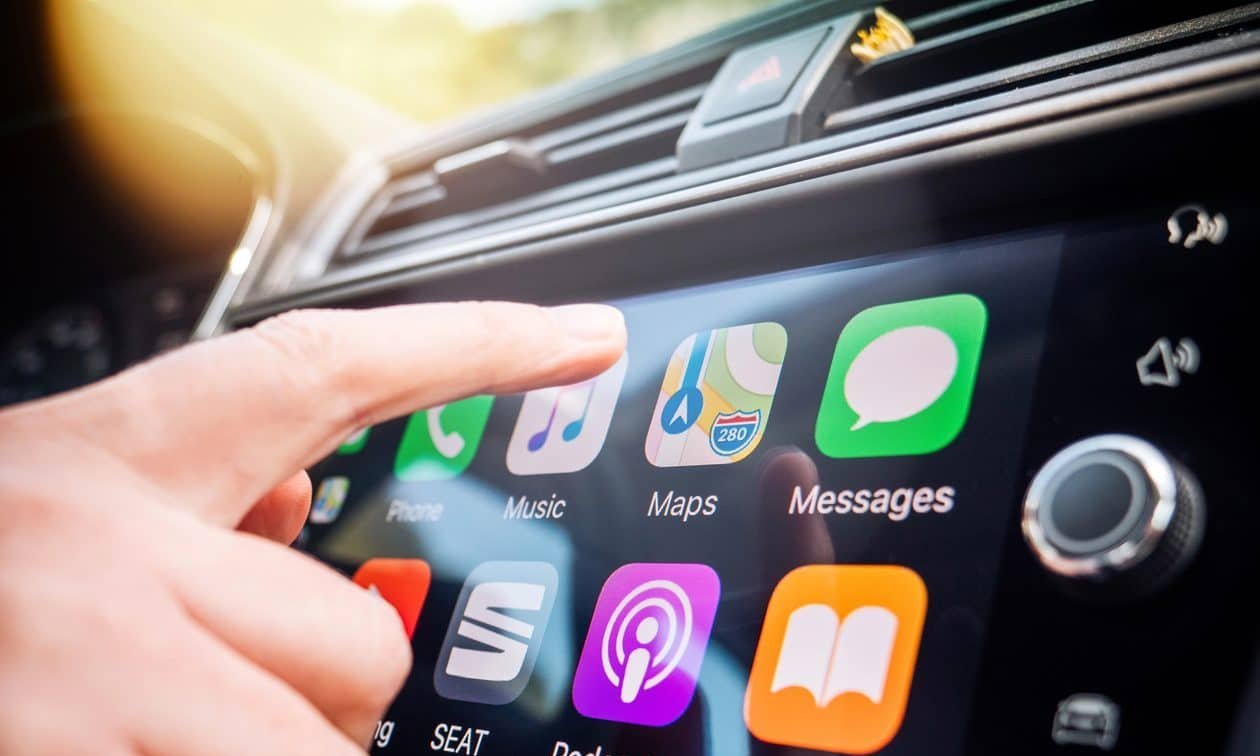 Apple estuda abrir o CarPlay para chatbots de IA de terceiros e amplia possibilidades de comando por voz - Imagem do artigo