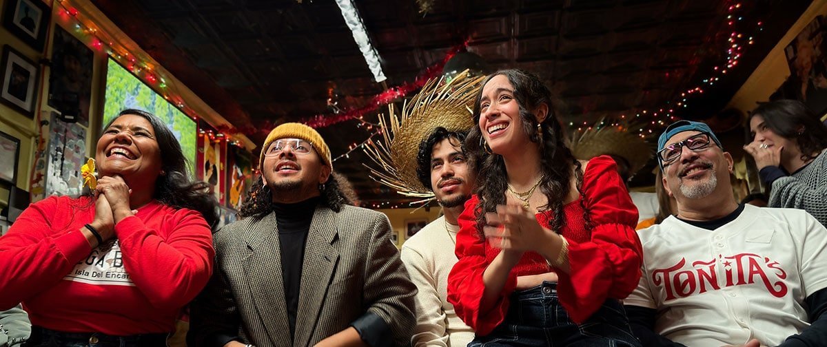 Apple evidencia alcance global do show de Bad Bunny em comercial “Shot on iPhone” vinculado ao Super Bowl - Imagem do artigo