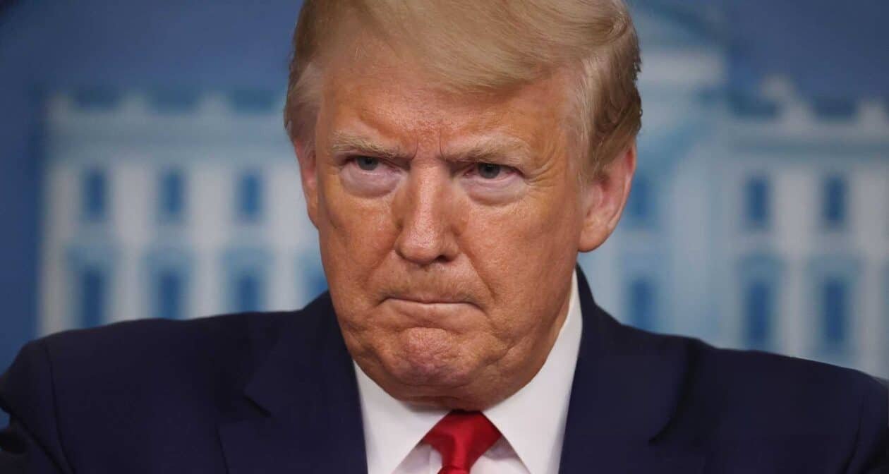 Suprema Corte dos EUA derruba grande parte das tarifas emergenciais de Trump e melhora cenário para Apple - Imagem do artigo